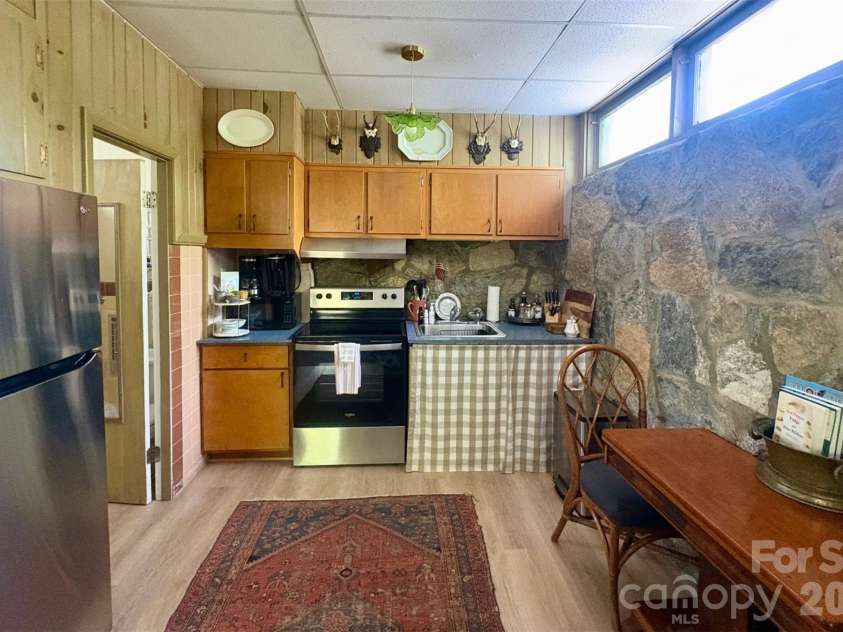 140 Old Mill Road, Flat Rock, NC 28731.  MLS# CAR4373085, YatesRealty ID 22508. Kitchen