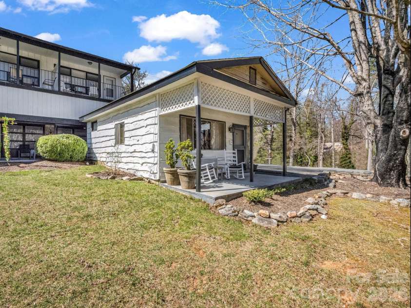 140 Old Mill Road, Flat Rock, NC 28731.  MLS# CAR4373085, YatesRealty ID 22508. Rhodes Cottage