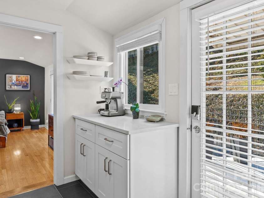 50 Midland Drive, Asheville, NC 28804.  MLS# CAR4340820, YatesRealty ID 2251. 