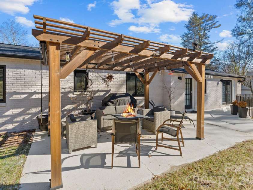 50 Midland Drive, Asheville, NC 28804.  MLS# CAR4340820, YatesRealty ID 2251. 