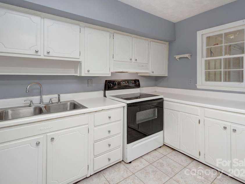 918 Mcalway Road, Charlotte, NC 28211.  MLS# CAR4290818, YatesRealty ID 2251. 