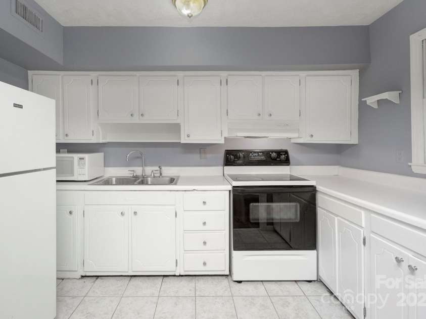 918 Mcalway Road, Charlotte, NC 28211.  MLS# CAR4290818, YatesRealty ID 2251. 