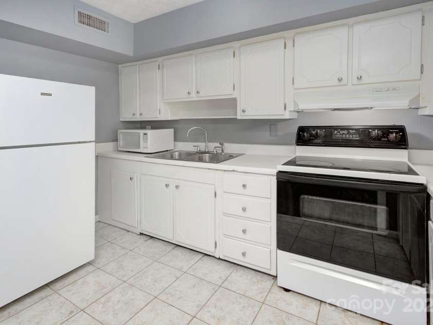 918 Mcalway Road, Charlotte, NC 28211.  MLS# CAR4290818, YatesRealty ID 2251. 