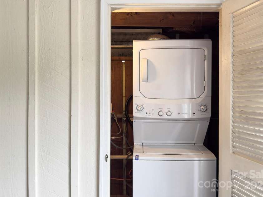 918 Mcalway Road, Charlotte, NC 28211.  MLS# CAR4290818, YatesRealty ID 2251. 