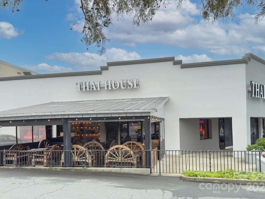 918 Mcalway Road, Charlotte, NC 28211.  MLS# CAR4290818, YatesRealty ID 2251. 