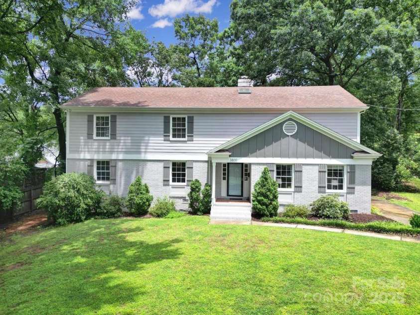 3800 Lovett Circle, Charlotte, NC 28210.  MLS# CAR4266770, YatesRealty ID 22510. 