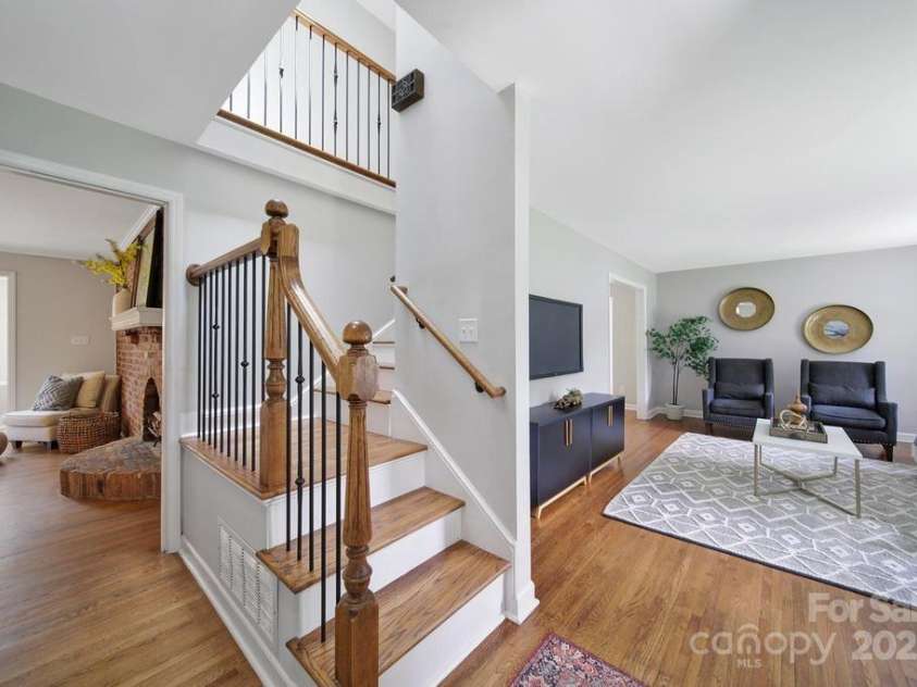3800 Lovett Circle, Charlotte, NC 28210.  MLS# CAR4266770, YatesRealty ID 22510. 