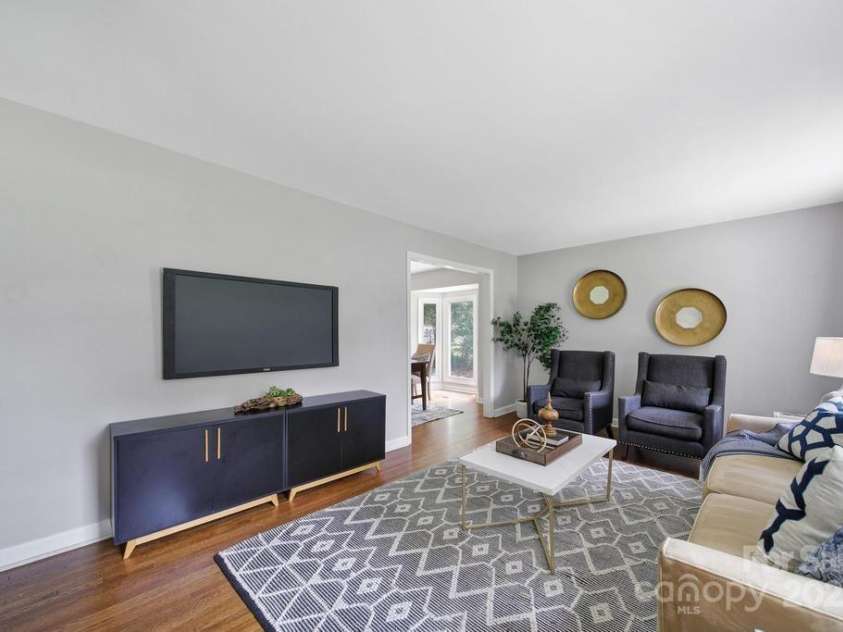 3800 Lovett Circle, Charlotte, NC 28210.  MLS# CAR4266770, YatesRealty ID 22510. 
