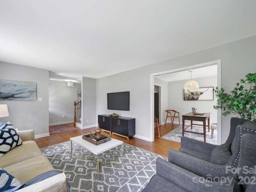 3800 Lovett Circle, Charlotte, NC 28210.  MLS# CAR4266770, YatesRealty ID 22510. 