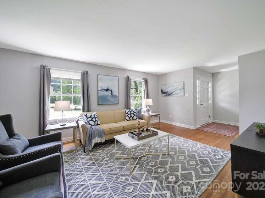 3800 Lovett Circle, Charlotte, NC 28210.  MLS# CAR4266770, YatesRealty ID 22510. 