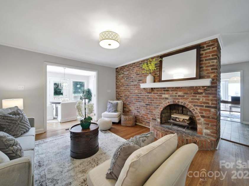 3800 Lovett Circle, Charlotte, NC 28210.  MLS# CAR4266770, YatesRealty ID 22510. 