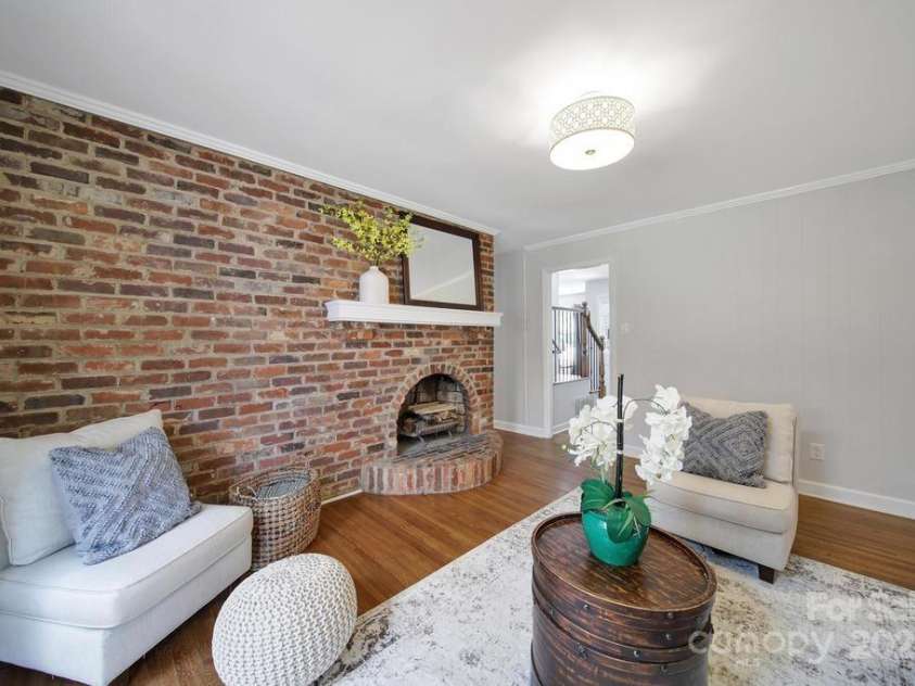 3800 Lovett Circle, Charlotte, NC 28210.  MLS# CAR4266770, YatesRealty ID 22510. 