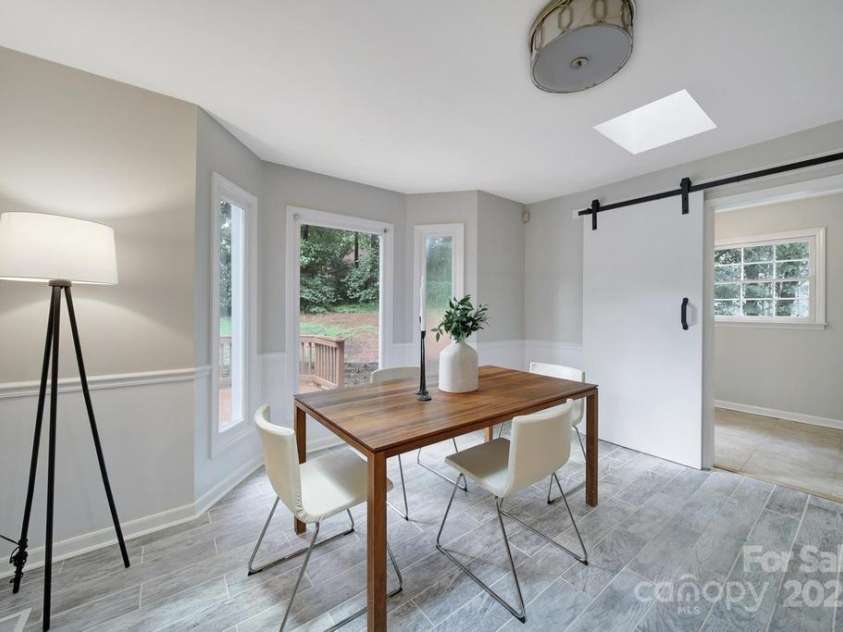 3800 Lovett Circle, Charlotte, NC 28210.  MLS# CAR4266770, YatesRealty ID 22510. 