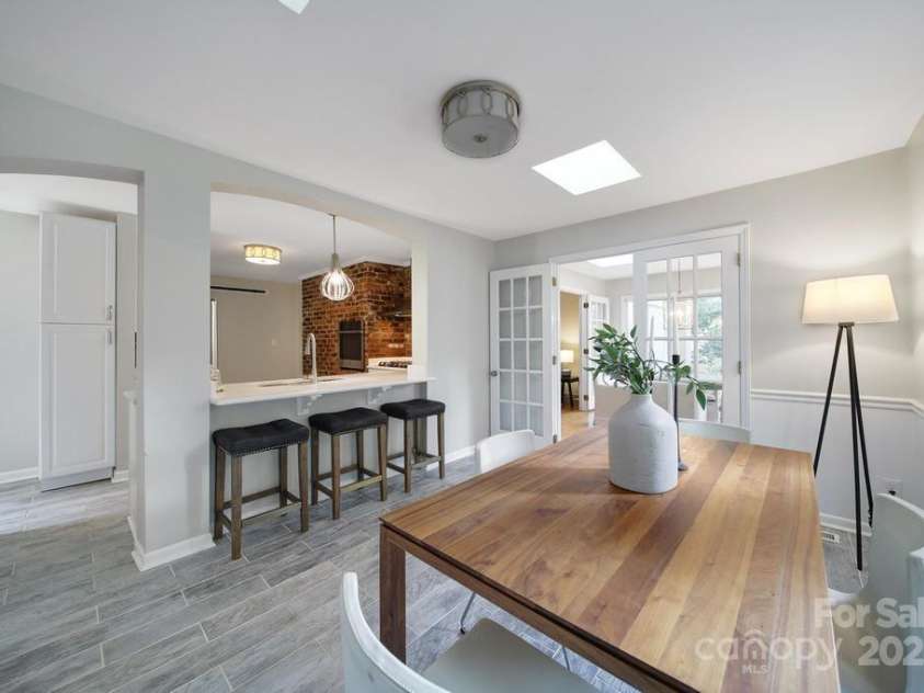3800 Lovett Circle, Charlotte, NC 28210.  MLS# CAR4266770, YatesRealty ID 22510. 