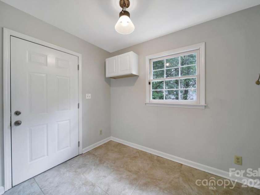 3800 Lovett Circle, Charlotte, NC 28210.  MLS# CAR4266770, YatesRealty ID 22510. 