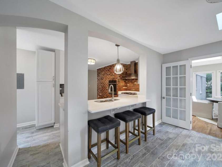 3800 Lovett Circle, Charlotte, NC 28210.  MLS# CAR4266770, YatesRealty ID 22510. 