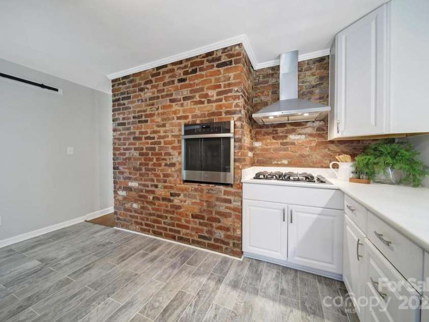 3800 Lovett Circle, Charlotte, NC 28210.  MLS# CAR4266770, YatesRealty ID 22510. 