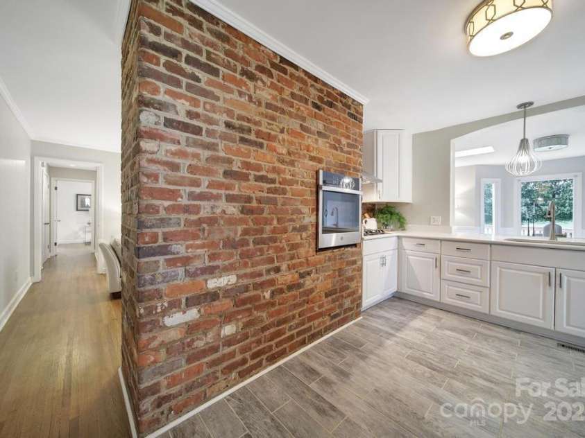 3800 Lovett Circle, Charlotte, NC 28210.  MLS# CAR4266770, YatesRealty ID 22510. 