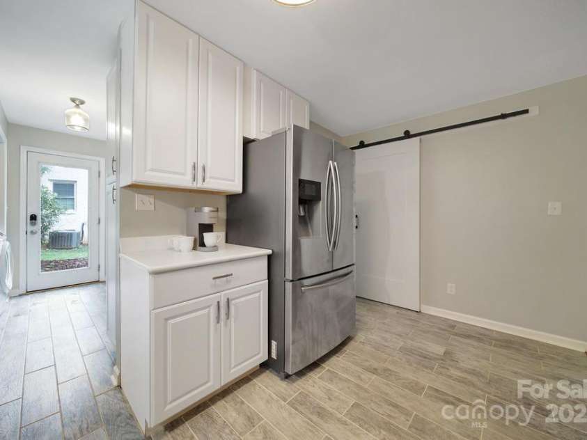 3800 Lovett Circle, Charlotte, NC 28210.  MLS# CAR4266770, YatesRealty ID 22510. 