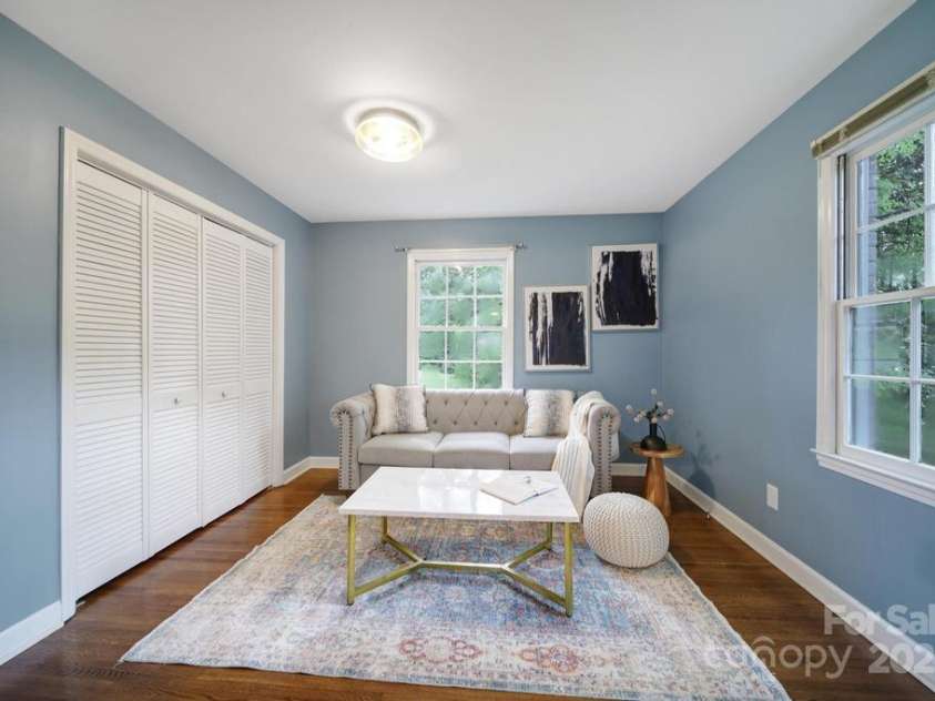 3800 Lovett Circle, Charlotte, NC 28210.  MLS# CAR4266770, YatesRealty ID 22510. 