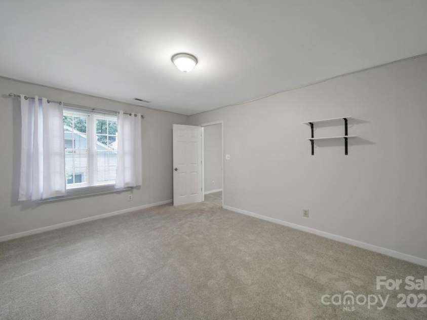 3800 Lovett Circle, Charlotte, NC 28210.  MLS# CAR4266770, YatesRealty ID 22510. 