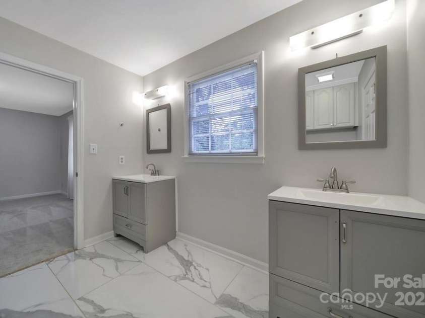 3800 Lovett Circle, Charlotte, NC 28210.  MLS# CAR4266770, YatesRealty ID 22510. 