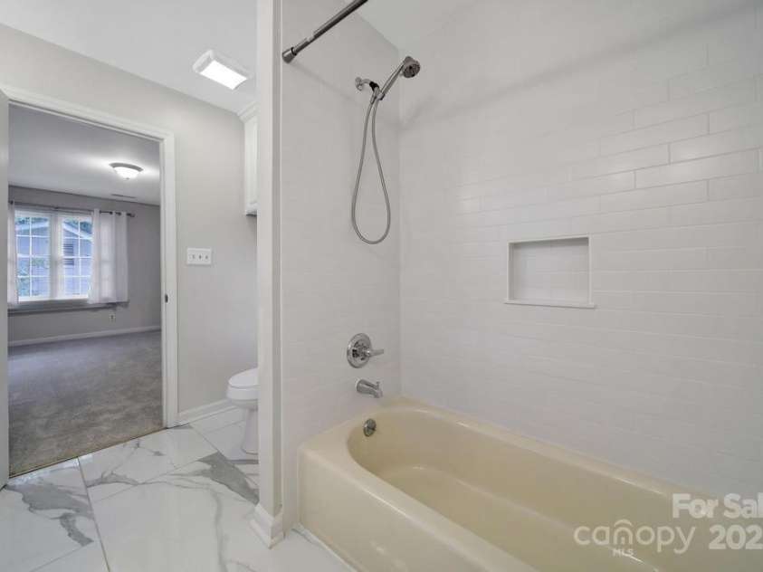 3800 Lovett Circle, Charlotte, NC 28210.  MLS# CAR4266770, YatesRealty ID 22510. 