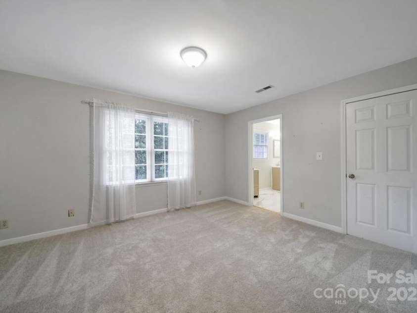 3800 Lovett Circle, Charlotte, NC 28210.  MLS# CAR4266770, YatesRealty ID 22510. 