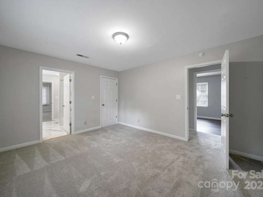 3800 Lovett Circle, Charlotte, NC 28210.  MLS# CAR4266770, YatesRealty ID 22510. 