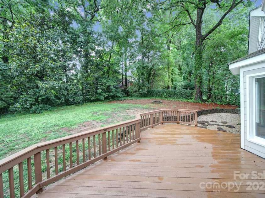 3800 Lovett Circle, Charlotte, NC 28210.  MLS# CAR4266770, YatesRealty ID 22510. 