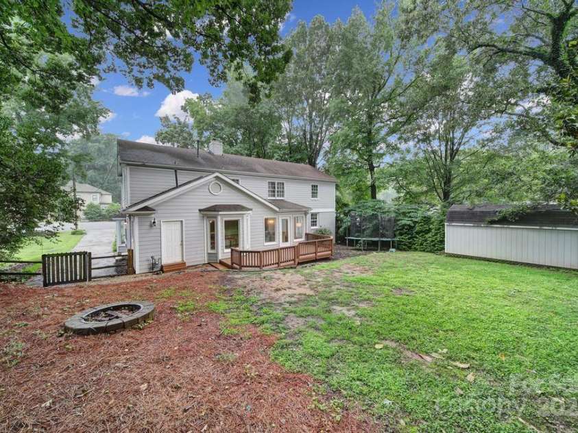 3800 Lovett Circle, Charlotte, NC 28210.  MLS# CAR4266770, YatesRealty ID 22510. 