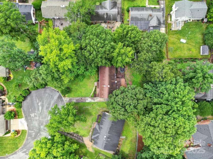 3800 Lovett Circle, Charlotte, NC 28210.  MLS# CAR4266770, YatesRealty ID 22510. 