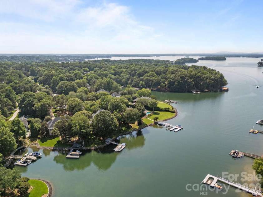 19506 Mary Ardrey Circle, Cornelius, NC 28031.  MLS# CAR4377841, YatesRealty ID 22511. 