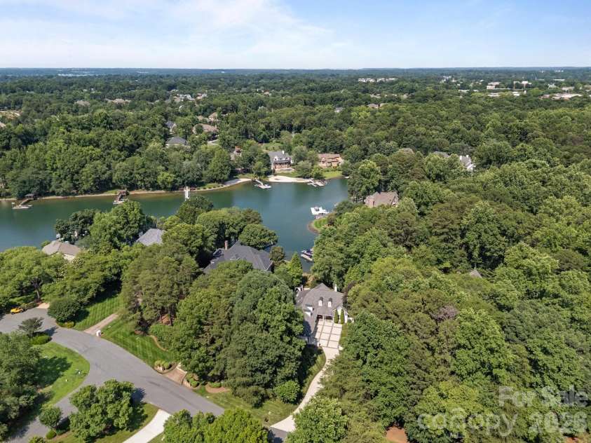 19506 Mary Ardrey Circle, Cornelius, NC 28031.  MLS# CAR4377841, YatesRealty ID 22511. 