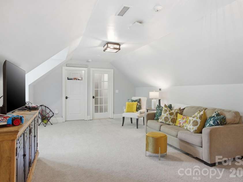 19506 Mary Ardrey Circle, Cornelius, NC 28031.  MLS# CAR4377841, YatesRealty ID 22511. 