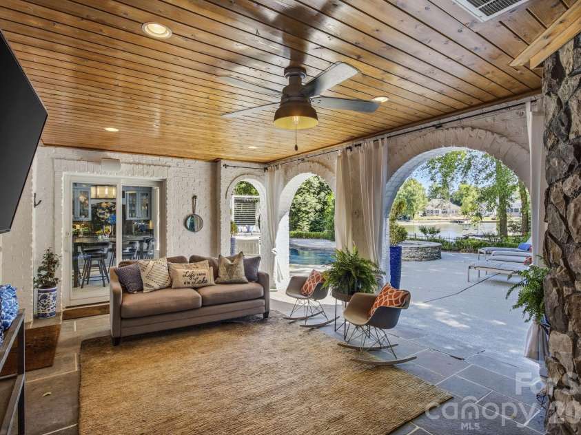 19506 Mary Ardrey Circle, Cornelius, NC 28031.  MLS# CAR4377841, YatesRealty ID 22511. 