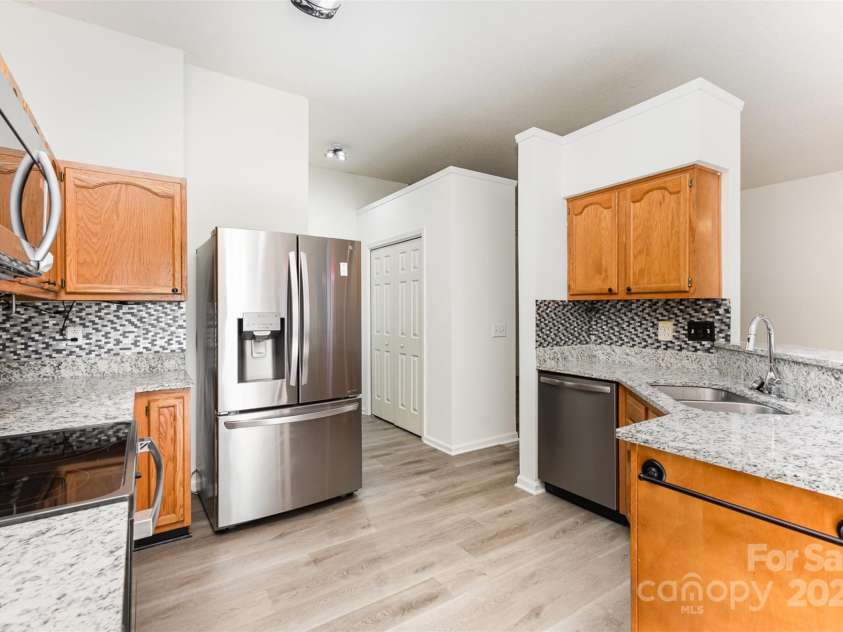 11411 Ridge Oak Drive, Charlotte, NC 28273.  MLS# CAR4275354, YatesRealty ID 22512. 