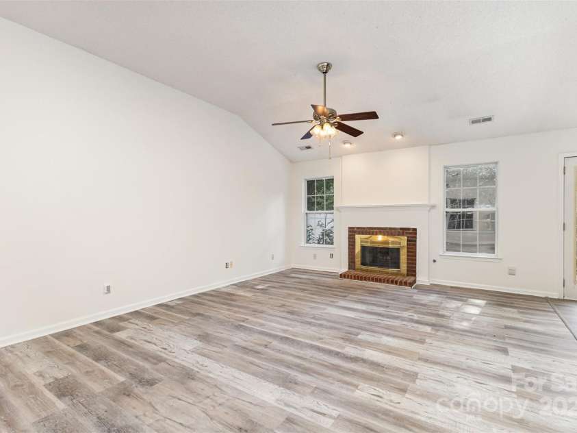 11411 Ridge Oak Drive, Charlotte, NC 28273.  MLS# CAR4275354, YatesRealty ID 22512. 