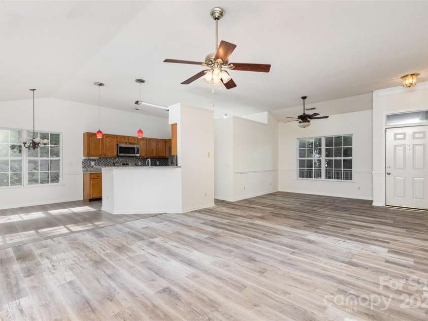 11411 Ridge Oak Drive, Charlotte, NC 28273.  MLS# CAR4275354, YatesRealty ID 22512. 