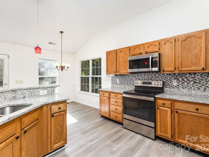 11411 Ridge Oak Drive, Charlotte, NC 28273.  MLS# CAR4275354, YatesRealty ID 22512. 