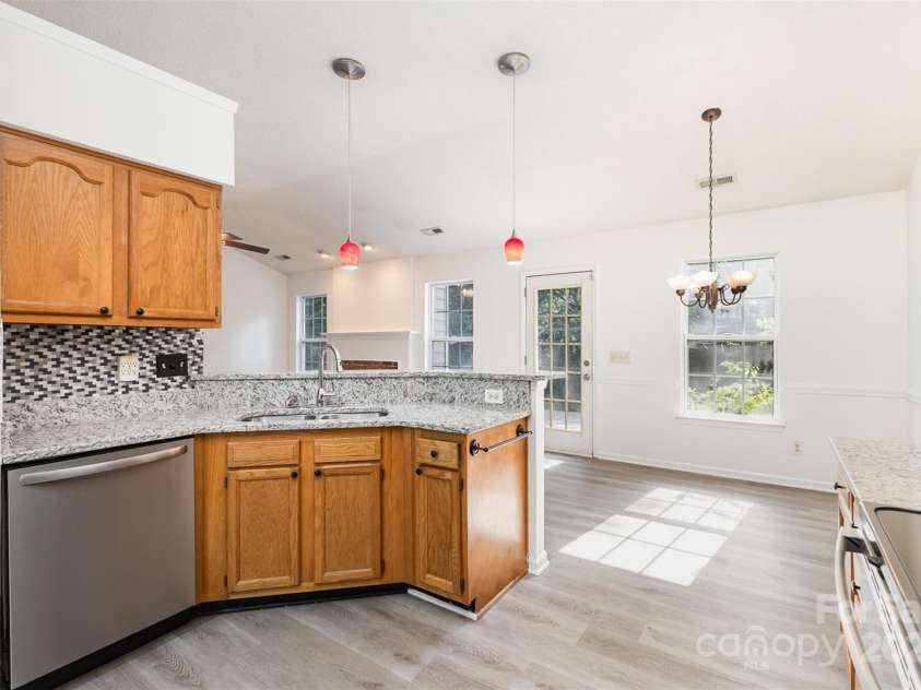 11411 Ridge Oak Drive, Charlotte, NC 28273.  MLS# CAR4275354, YatesRealty ID 22512. 