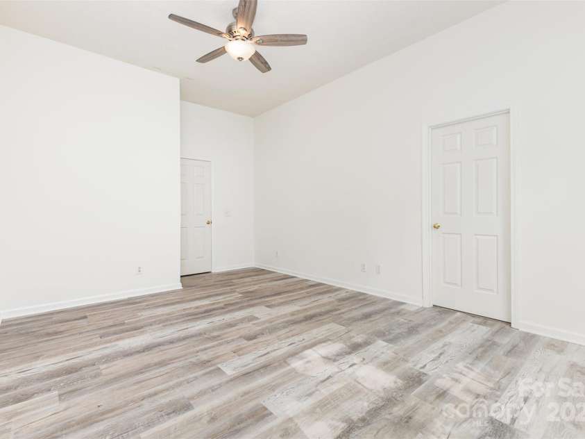 11411 Ridge Oak Drive, Charlotte, NC 28273.  MLS# CAR4275354, YatesRealty ID 22512. 