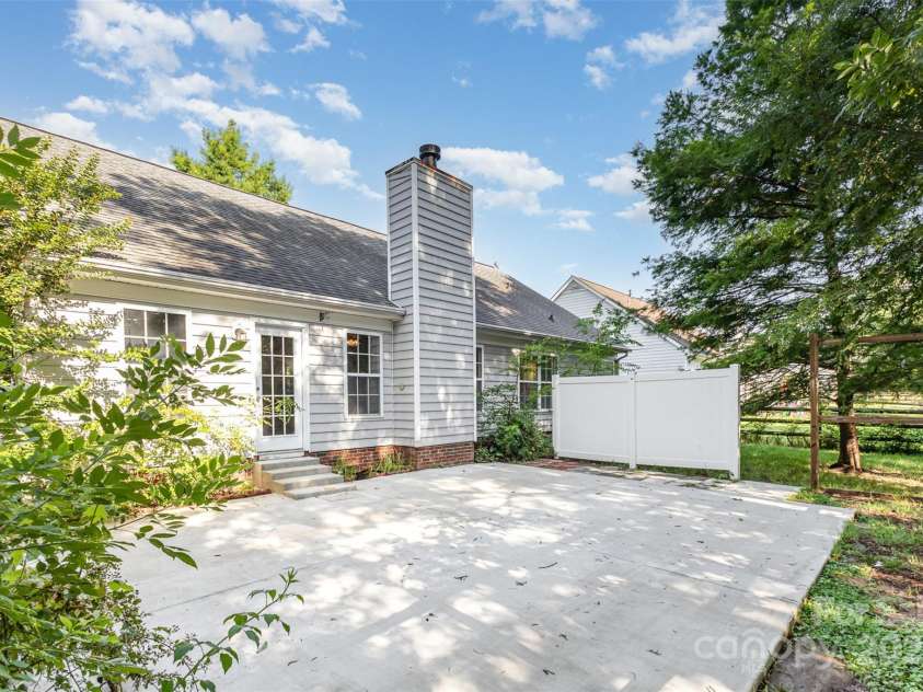 11411 Ridge Oak Drive, Charlotte, NC 28273.  MLS# CAR4275354, YatesRealty ID 22512. 
