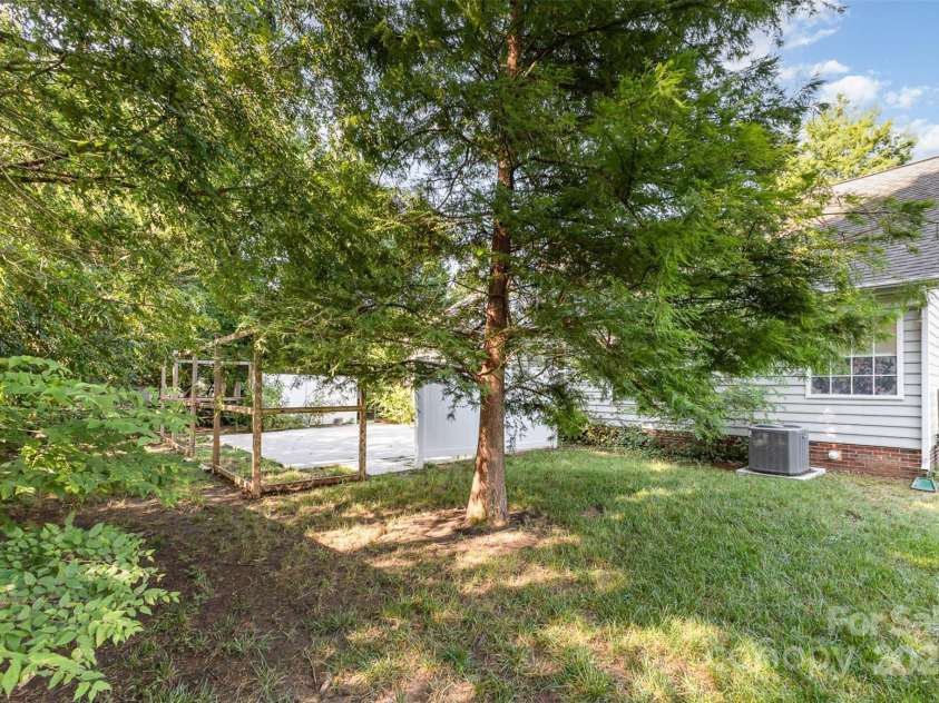 11411 Ridge Oak Drive, Charlotte, NC 28273.  MLS# CAR4275354, YatesRealty ID 22512. 