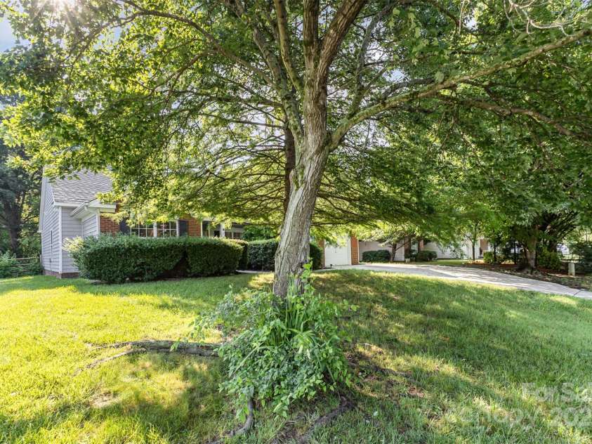 11411 Ridge Oak Drive, Charlotte, NC 28273.  MLS# CAR4275354, YatesRealty ID 22512. 