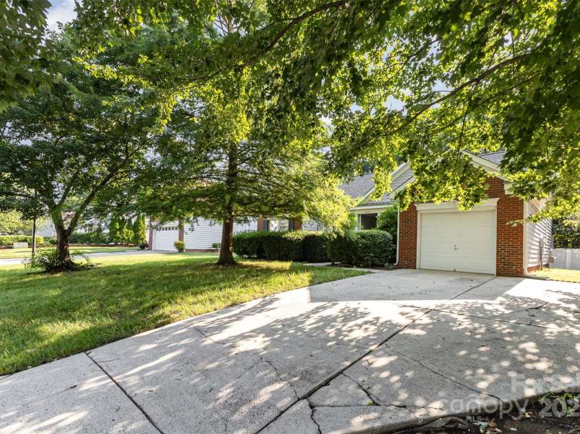 11411 Ridge Oak Drive, Charlotte, NC 28273.  MLS# CAR4275354, YatesRealty ID 22512. 