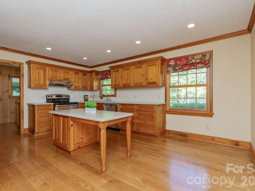 905 Kildee Drive, Lexington, NC 27292.  MLS# CAR4380773, YatesRealty ID 22513. 