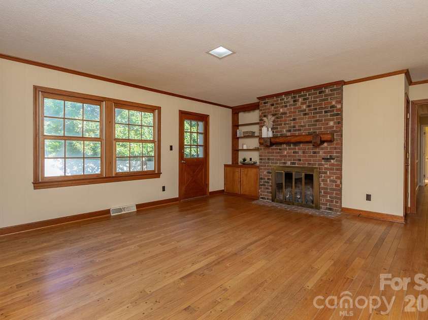 905 Kildee Drive, Lexington, NC 27292.  MLS# CAR4380773, YatesRealty ID 22513. 