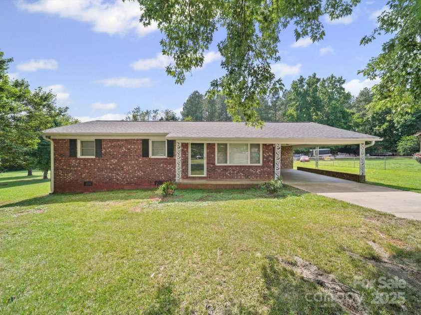 197 Horseshoe Loop, Statesville, NC 28625.  MLS# CAR4273143, YatesRealty ID 22514. 
