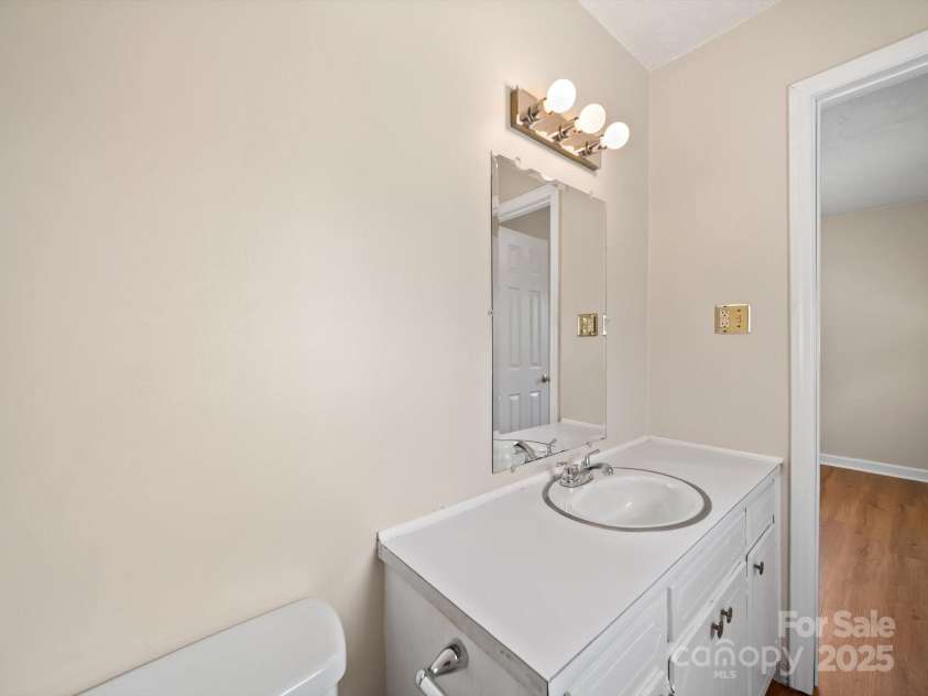197 Horseshoe Loop, Statesville, NC 28625.  MLS# CAR4273143, YatesRealty ID 22514. 